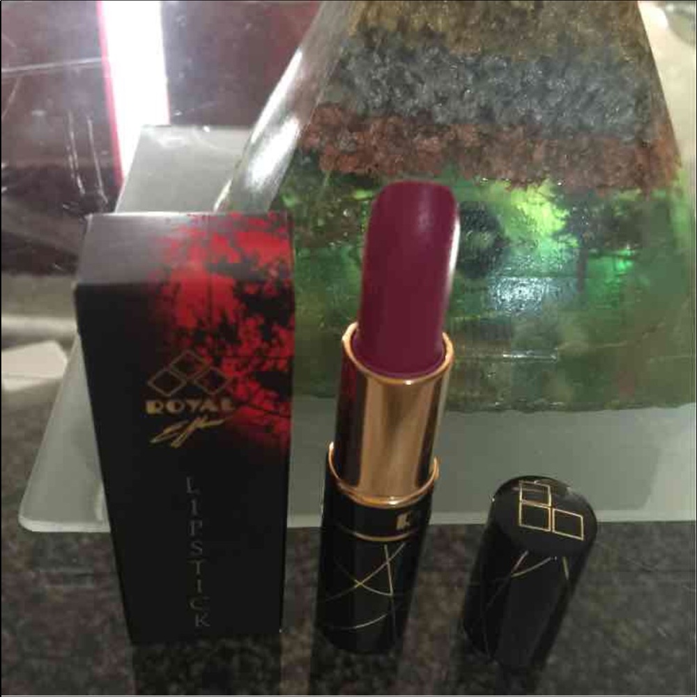 Brand new Royal Lipstick #050